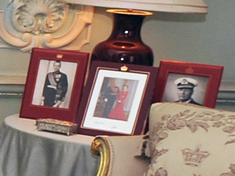 Se hvem Elizabeth har bilde av i stua