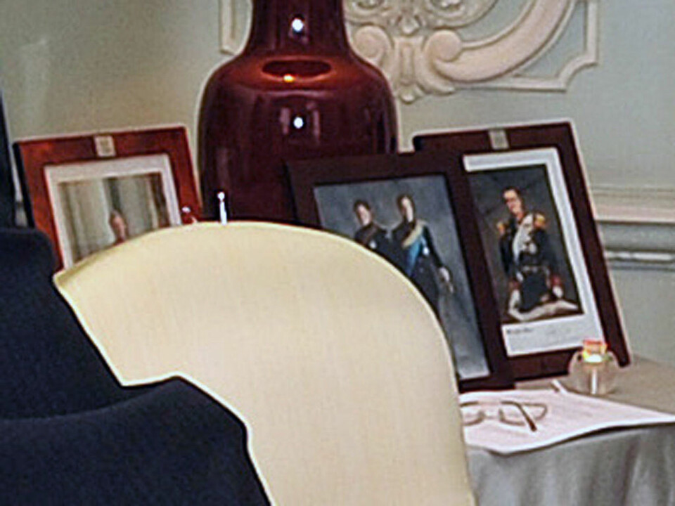 Se hvem Elizabeth har bilde av i stua