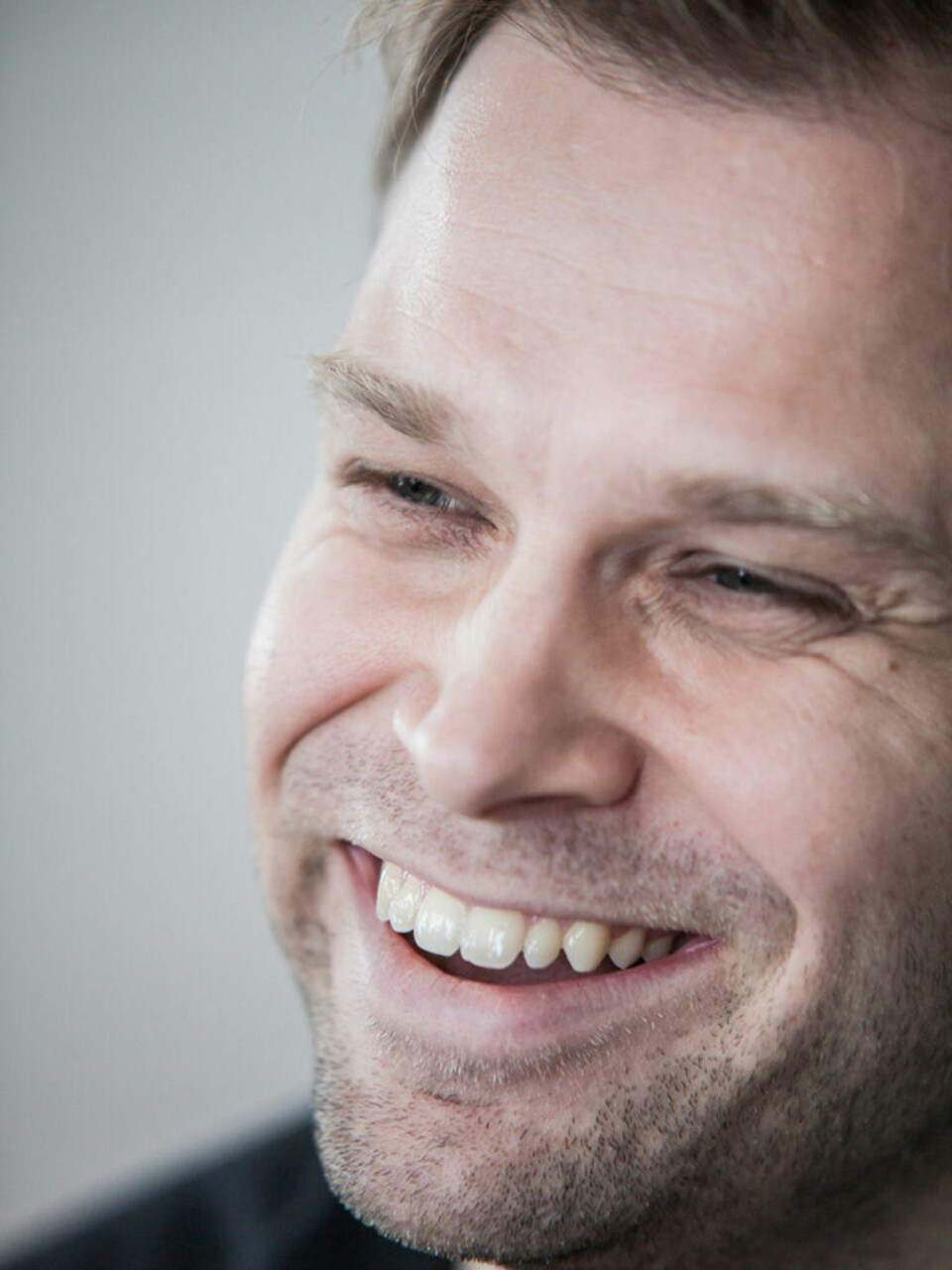 Så på mens fan kuttet seg til blods