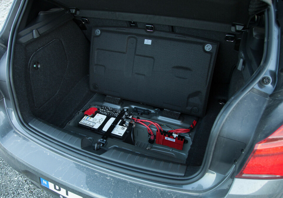 Batteriet er flyttet bak for å få den optimale vektbalansen i bilen.