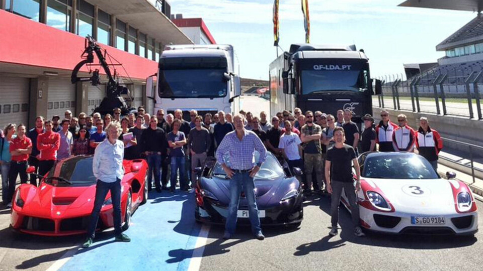 I siste sesong av Top Gear sa Clarkson at de var i ferd med å få til en kamp mellom de tre nye superhybridbilene fra Ferrari, McLaren og Porsche. Nå blir det en realitet i deres nye serie.