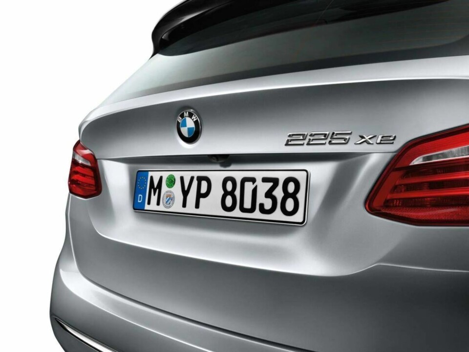 BMW satser tungt på ladbare biler, mange flere er på vei.