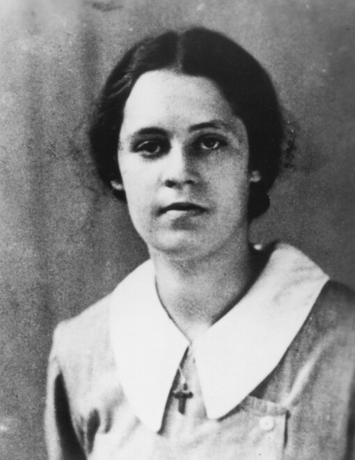 RUTH FÜRST: En vakker 21 år gammel jente fra Østerrike. Hun kom til England for å studere før krigen - og blir Regs først drapsoffer.