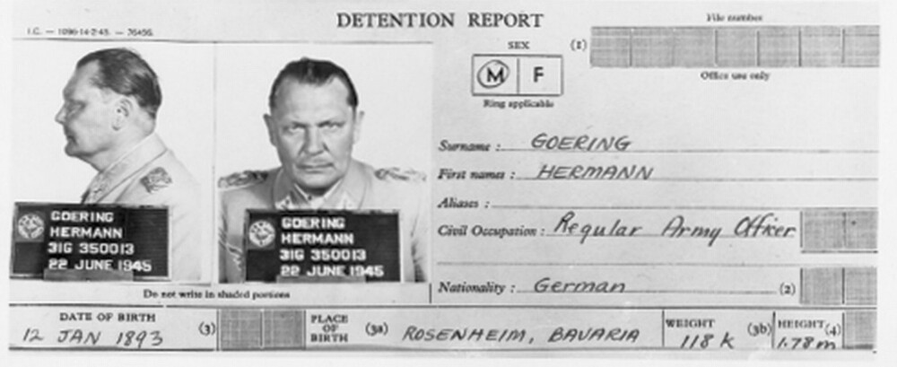 ARRESTERT: Hermann Görings arrestasjonskort etter han overga seg til amerikanerne.
