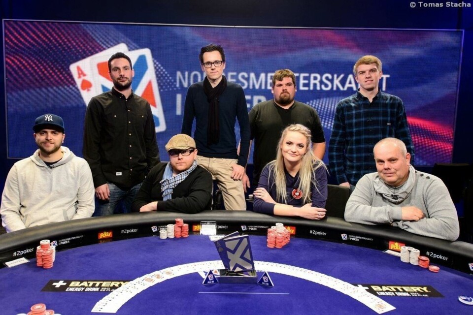 FINALEBORD: Dette var de siste åtte. Fra venstre: Felix Stephensen, Andreas Fardal, Jan-Erik Fjell, Anders Bjerk, Simon Andre Solberg, Silje Nilsen, Håkon Garberg, Jens Petter Johansen