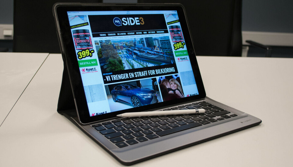 iPad Pro puttet inn i Logitechs tastatur Create.