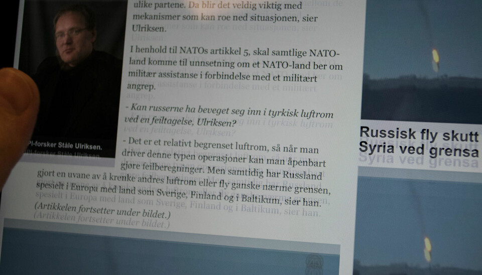 Stillbildet tatt under rask scrolling. Som en kan se henger teksten igjen i noen millisekunder, noe som skaper 'ghosting'.