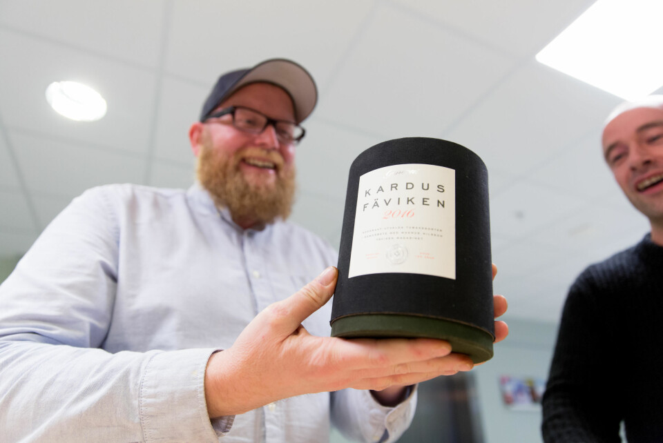 SPESIAL: Denne snusen lages det bare 3000 av i året og er i ny utgave hvert år. Den koster 1200 kroner for 150 gram og det kommer kun 200 eksemplarer for salg i hele Norge.