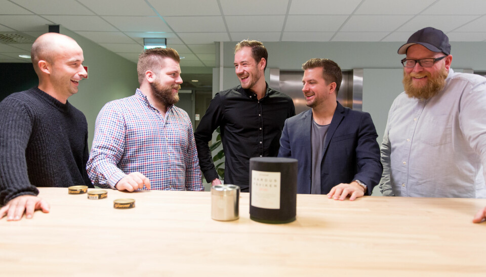 SNUSMUMRIKKER: Gaute Tyssebotn, Anders Bakkerud, Jørgen Hovdahl, Ola Tveit og Bjørn Skomakerstuen er alle ivrig snusere. De testet villig verdens dyreste snus for Side3.