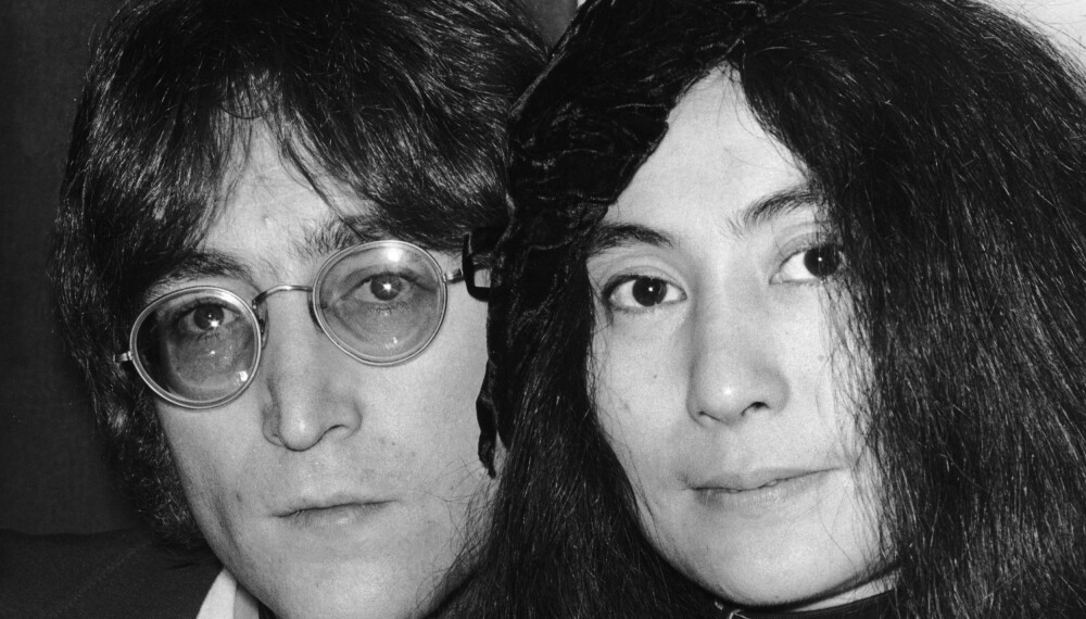 ENKE: John Lennons andre kone, den japanske kunstneren og artisten Yoko Ono, var sammen med ektemannen da han ble skutt på gaten utenfor leiligheten deres. Her et bilde av paret tatt i London i 1971.