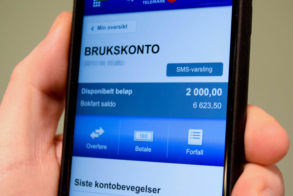 SPARETRIKS: Når pengene dine er ute av syne, blir de fort ute av sinn også. Overfører du mesteparten av lønna til en annen konto slik at du sitter igjen med et mindre beløp på brukskontoen din, tvinger du selv til å bli mer bevisst forbruker ditt. Det kan spare deg for mange penger.