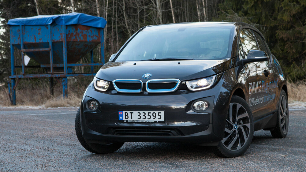 ANNERLEDES: BMW i3 Plug-in-hybrid er den eneste oppladbare hybriden på markedet som egentlig er en fullverdig elbil.
