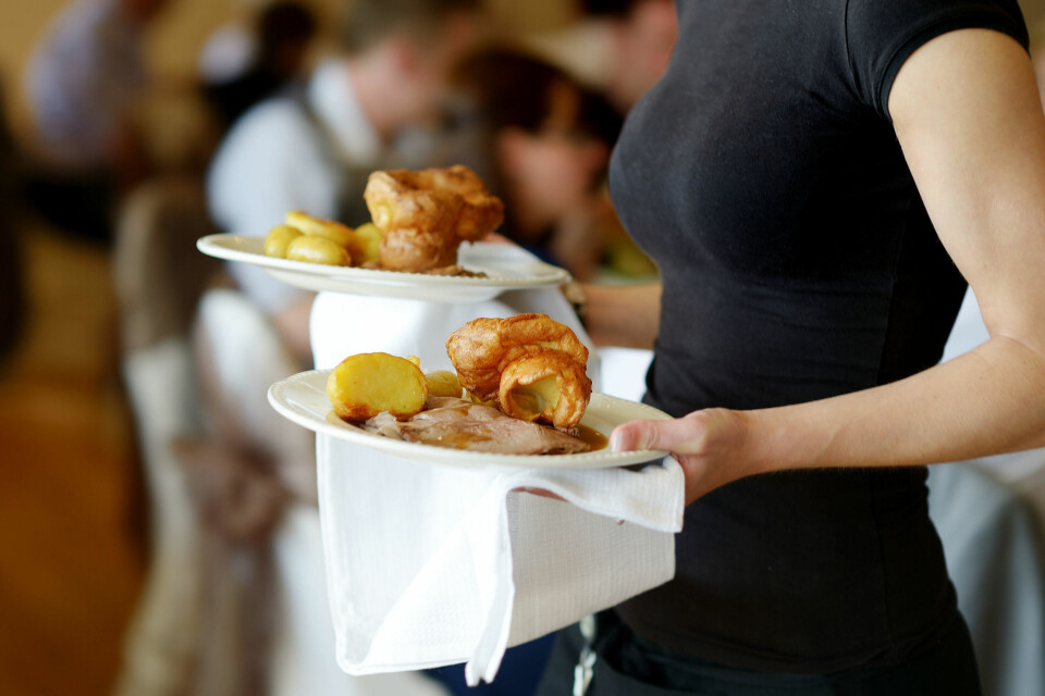 Lei av dårlig service på restauranter? Du kan skylde på mobiltelefonen