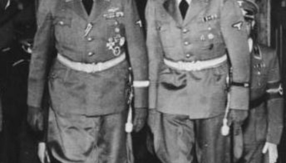 FRYKTET: Reinhard Heydrich var nazist på sin hals og lot ingen stå i veien for Hitlers stormannsgalskap. Gestapo-toppen var en av personene bak «den endelige løsningen» - systematisk utryddelse av Europas jøder og andre uvedkommende. Her er Heydrich (til venstre) fotografert i Praha i 1941.