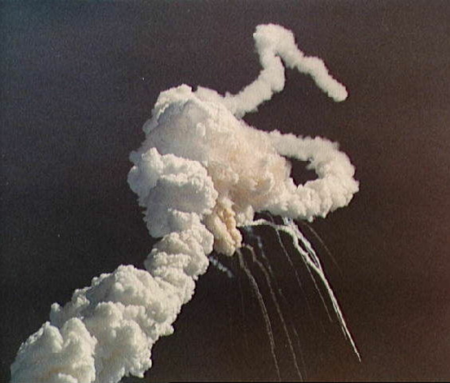 Challenger forsvant i en ball av ild, røyk og gass sekunder etter oppskytingen 28. januar 1986.