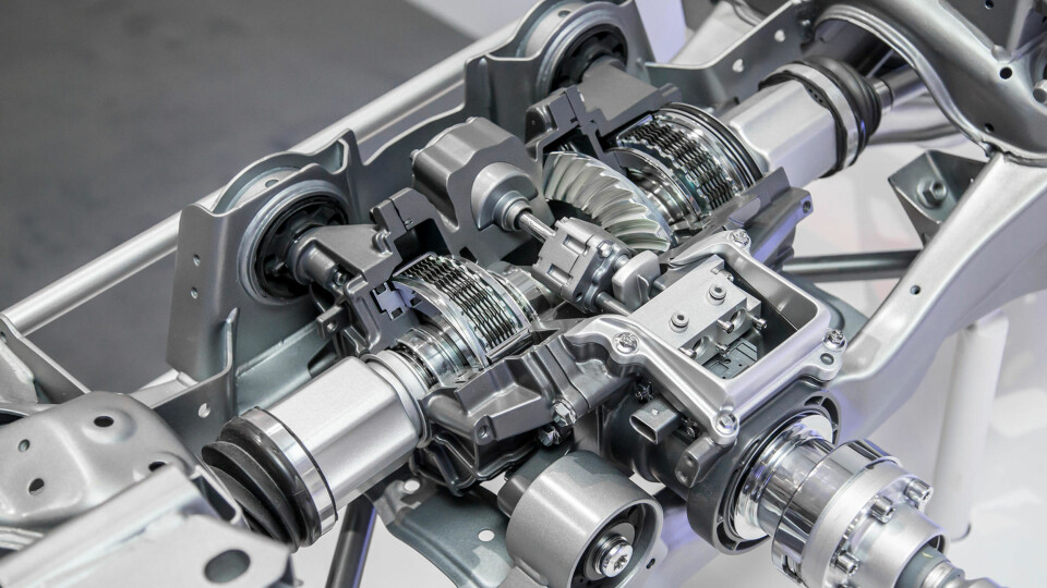 Denne svært kompliserte differensialen har 'ekte' torque vectoring, der en bedriver kraftfordeling med dreiemoment fremfor bremser. Om du ikke forstår hva du ser, holder det å vite at det fungerer.
