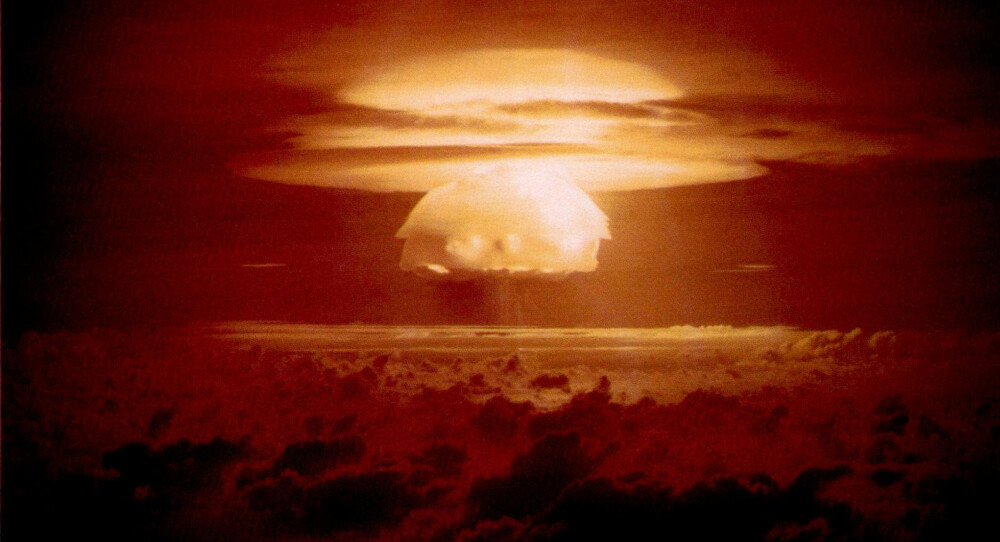 HYDROGENBOMBE: Atombombene som ble sluppet over Japan i 1945 var fisjonsvåpen. De ble snart etterfulgt av fusjonsvåpen, i dagligtale kalt hydrogenbomber. Den verste av dem alle var "Tsar Bomba", den største bomben som er konstruert og detonert. Da den eksploderte i 1961, kunne man se lysglimtet 2000 kilometer unna.