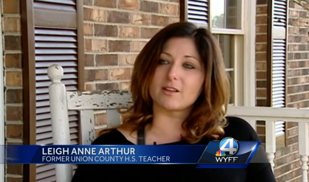 FRASTJÅLET NAKENBILDE: Elev stjal nakenbilde av læreren Leigh Anne Arthur. Skolen tvang henne til å slutte jobben. Hun forteller selv om hendelsen til WYFF.