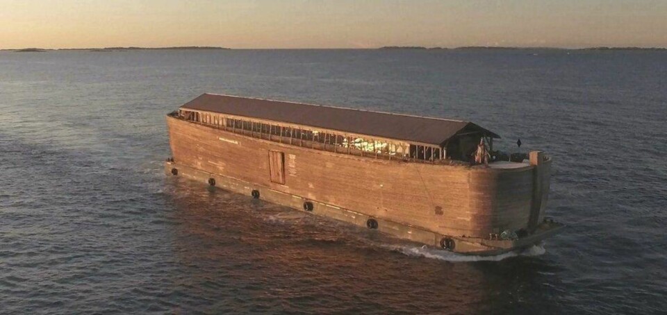 Du vil nok sperre opp øynene når denne båten kommer seilende
