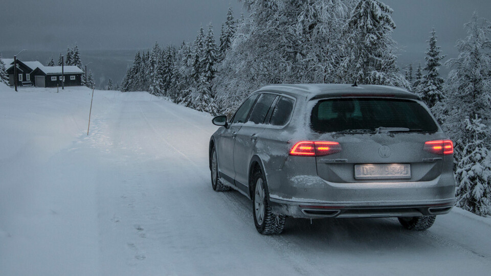 RØFFERE: Passat Alltrack er bilen for deg som jevnlig kjører på litt mer utfordrende veier.