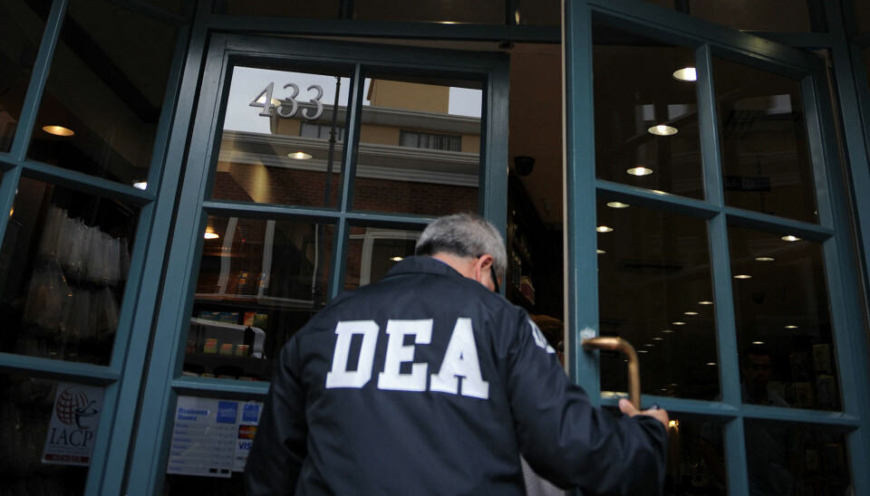 MED I KRIGEN: Den amerikanske etaten Drug Enforcement Administration - DEA - er dypt involvert i narkokrigen. De supplerer flere av landene i Sentral - og Sør-Amerika med penger, utstyr og trening.