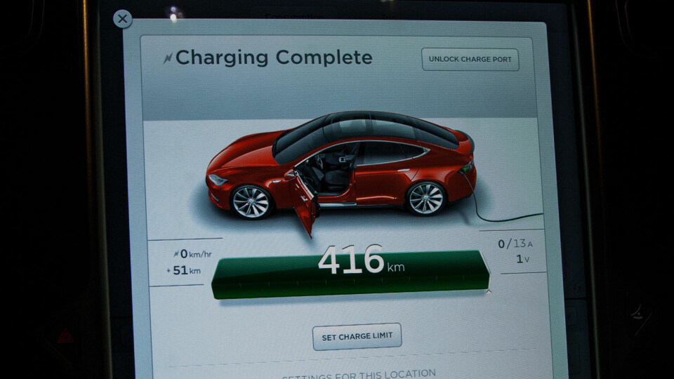 Amerikanske EPAs offisielle rekkevidde for en 90D er 432 km, mens den er 405 km for P90D. At vår P90D viste noe midt mellom da vi startet med fulladet batteri passet dermed veldig godt.