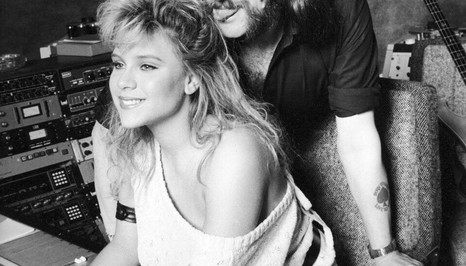 SKJØNNHETEN OG UDYRET: Samantha Fox fra tiden som Page 3-modell. Here er hun i studio sammen med nå avdøde bassist, sanger og frontfigur i Motorhead, Lemmy Kilmister.