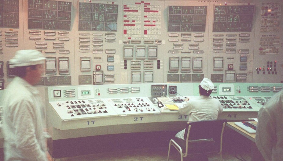 <b>SAMME TYPE:</b> Bilde fra kontrollrommet i det russiske Leningrad Atomkraftverk ved Sosnovij Bor utenfor St. Petersburg, det eldste sivile kraftverket av Tsjernobyl-typen i verden. Her et bilde fra 1993.