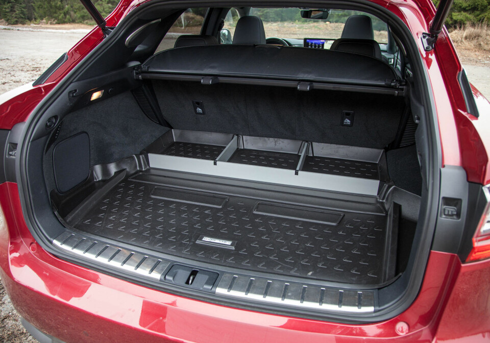 Bagasjerommet er så vidt større enn i RAV4 hybrid.