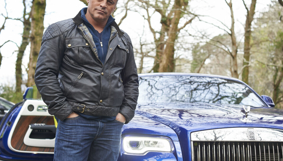 BILGAL: Mange syntes den tidligere «Friends»-stjernen Matt LeBlanc var et underlig valg som programleder for nye «Top Gear». Ifølge Adam Waddell er LeBlanc helt «bilgal» med en forkjærlighet for Porsche. Her foran en Rolls Royce Dawn.