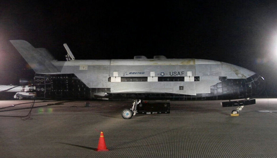 X-37B har flydd over oss i ett år. Hva den driver med er strengt hemmelig