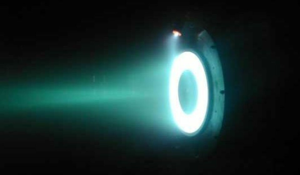 Eksperimentering med en Hall-effect thruster.