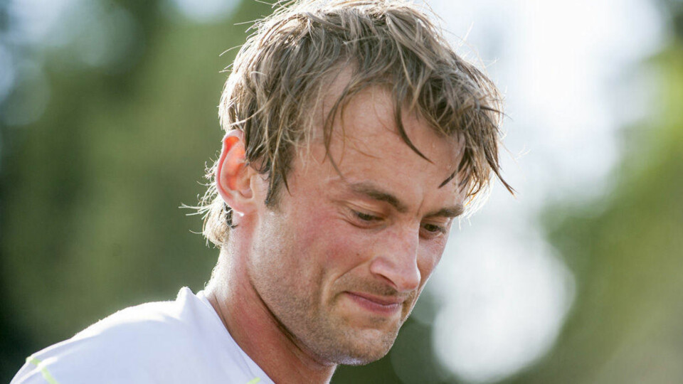- Northug kjørte av sted med bensinslangen i bilen