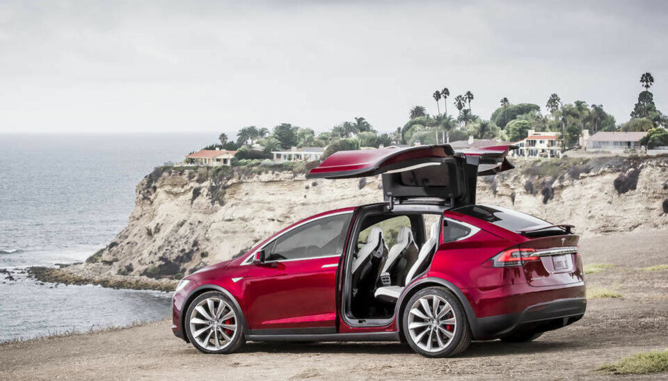 Noe av grunnen til at Model X ble forsinket, er de avanserte Falcon-dørene. Det er også noe av det som virkelig skiller denne bilen fra alt annet på markedet.