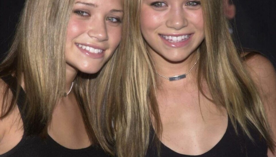 Mary-Kate og Ashley Olsen i 2001. Her er 15-åringene på slippfest for et nytt *NSYNC-album. Samme år kom søstrene med i Guinness rekordbok for høyeste inntekt for en barnestjerne på TV.