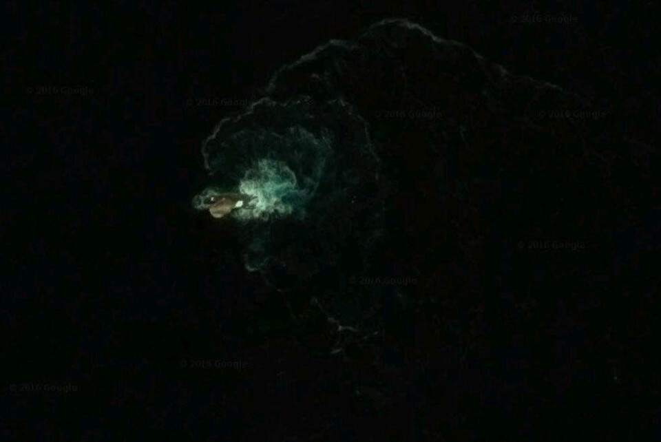 Dette satellittbildet kan studeres på koordinatene 63° 2'56.73'S 60°57'32.38'W i Google Earth. Spekulasjonene går høyt i enkelte nettfora om hva det er.