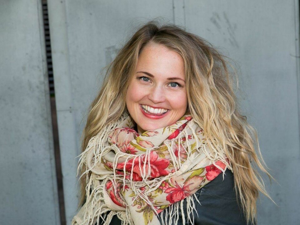 Artist Helene Bøksle var på TV-skjermen i Stjernekamp bare to og en halv måned etter at hun ble mor. Hun anbefaler Tone Damli å ta med seg babyen hvis hun skal tilbake på skjermen i Idol.