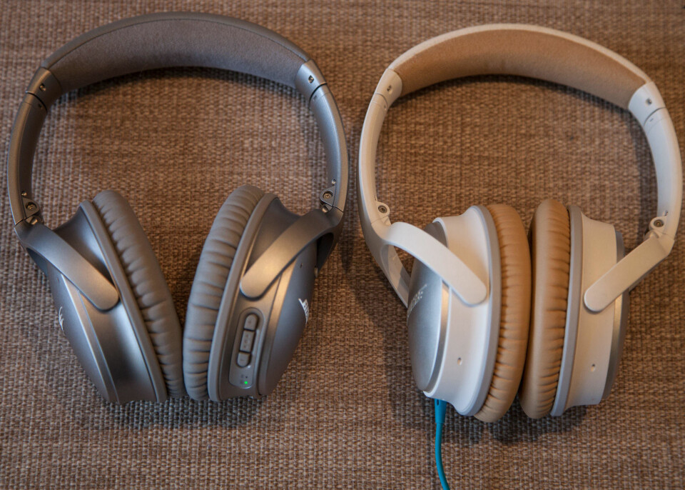 QC35 og QC25. Den tydeligste forskjellen er at 'fjernkontrollen' nå er på selve klokkene - og at bøylen er noe større.