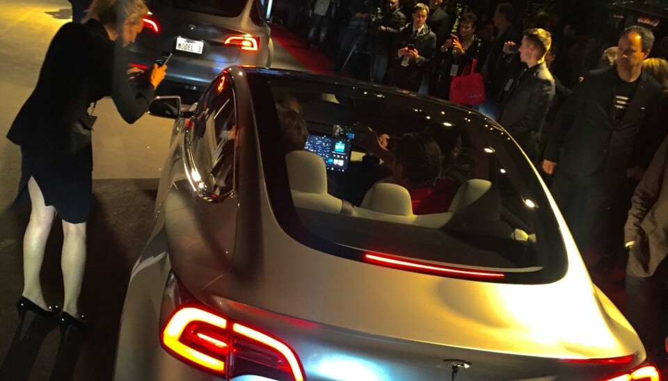 Tesla skal bygge Model 3 med «utenomjordisk megamaskin»