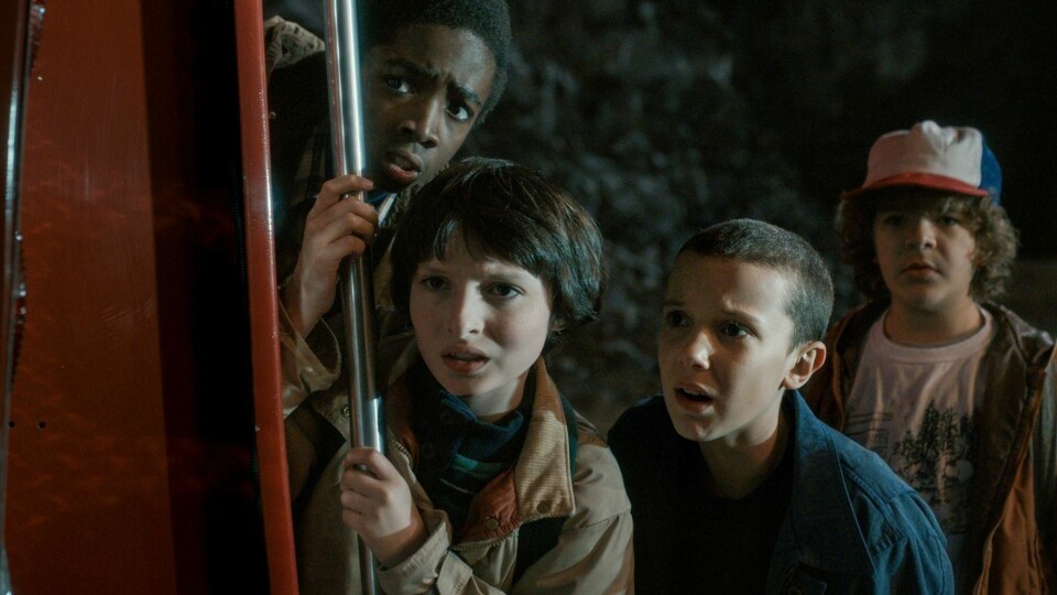 Nostalgien er ikke bare til å ta og føle på i Stranger Things i klær, mat, spill og sykler. Den er også filmatisk svært så tilstede.
