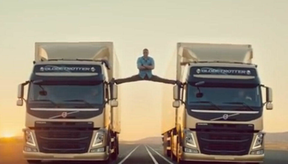 REKLAME: Papp Jean-Claude Van Damme imponerte i fjor med dette stuntet i en Volvo-reklame.