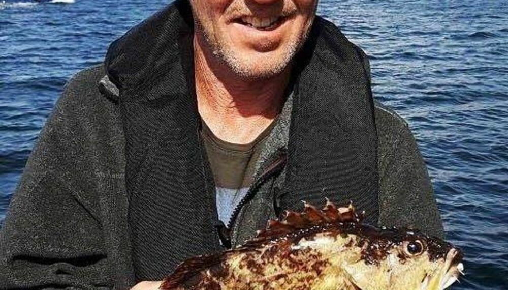 UNIK FANGST: Morten Hvam med den fantastiske fisken han tok i Engelsviken i helgen.