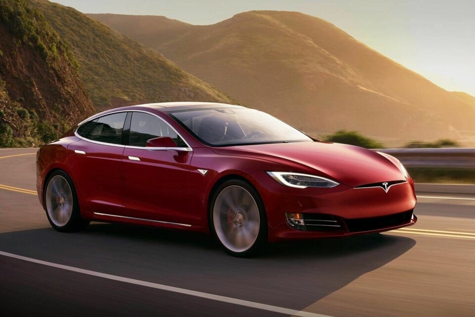 En ny Model S kan lagre opp mot 100 kWh strøm, nok til å dekke strømforbruket i en liten leilighet i et par-tre uker.