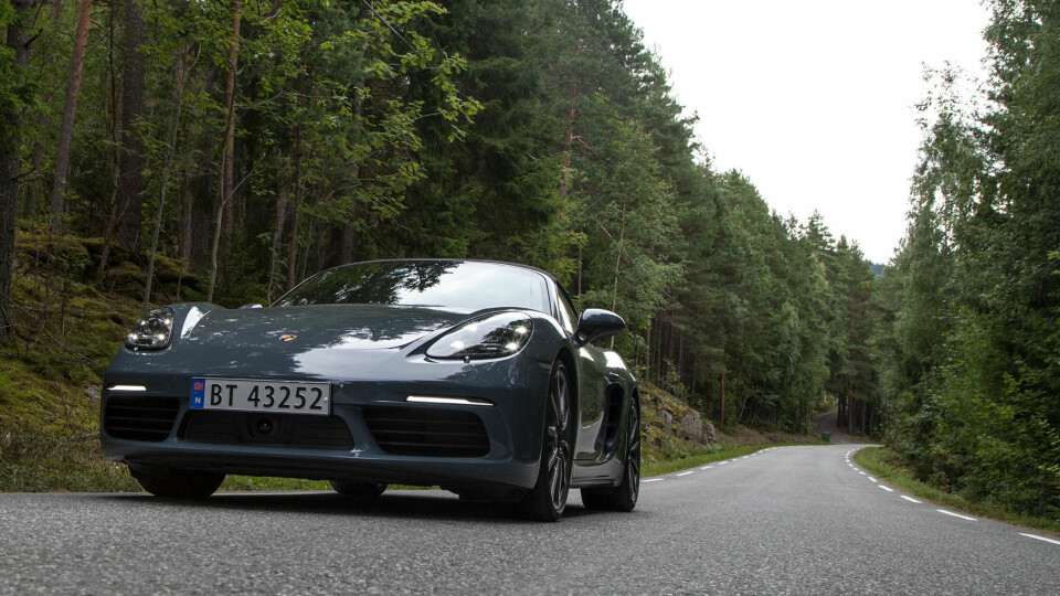 Duell: Porsche 718 Boxster vs BMW Z4
