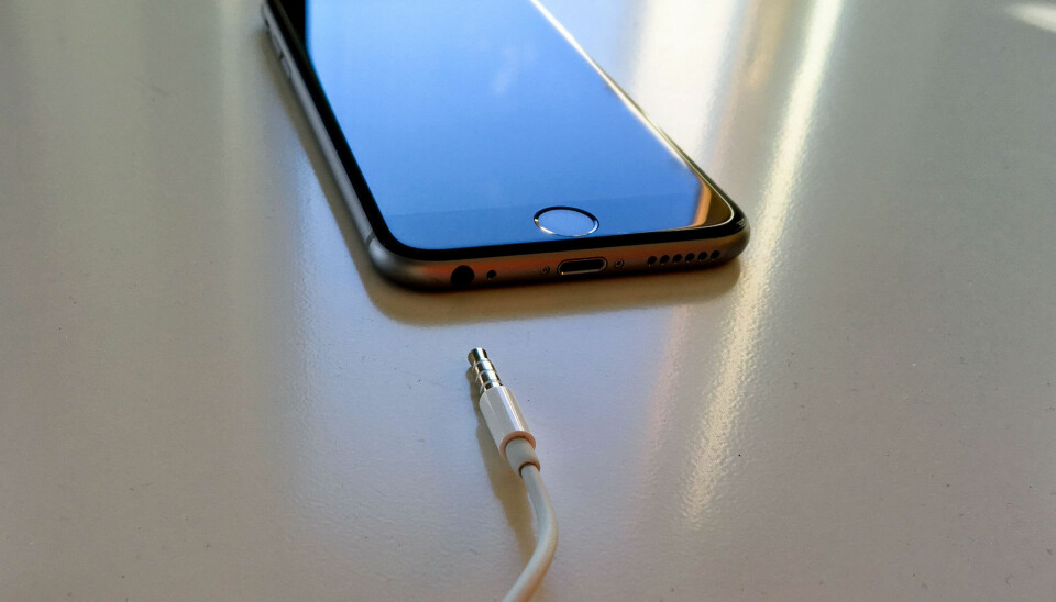 MORNA, MINIJACK: Alt tyder på at neste generasjon iPhone ikke vil ha utgang til minijack, slik som denne iPhone 6S-en har.