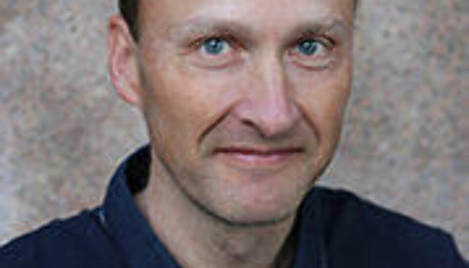 - ILLE NÅ: Professor ved Institutt for biovitenskap ved Universitetet i Oslo (UiO), Atle Mysterud, sier det er lite som kan gjøres for å unngå å få hjortelusfluer på seg i skogen om høsten. Foto: UiO