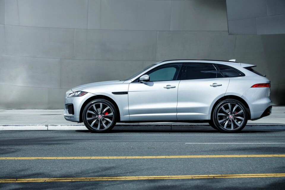 LAGER EL-SUV: Jaguar opplever stor suksess med sin første SUV, F-Pace. Men om ikke lenge får den selskap av en ny og litt mindre variant - som skal være elektrisk. Det høres jo lovende ut for norske kjøpere ...