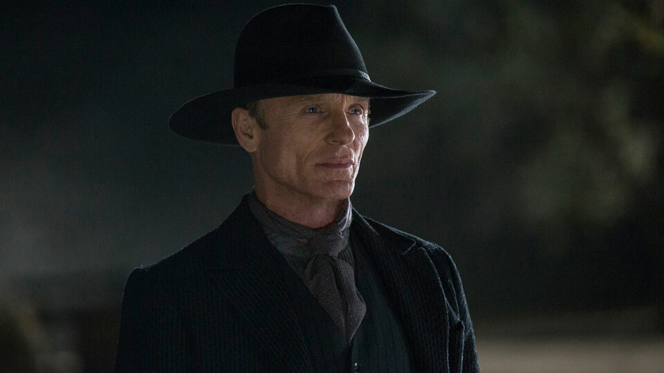Ed Harris spiller kanskje sitt livs rolle som The Man in Black.