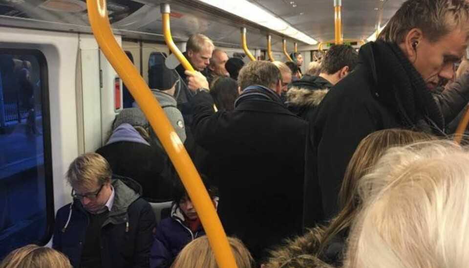 I rushen er det ikke plass til særlig mange flere passasjerer.