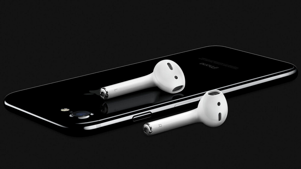 Apple håper du skal kjøpe disse trådløse pinnene til 1800 kroner når du nå ikke har egen hodetelefonutgang.